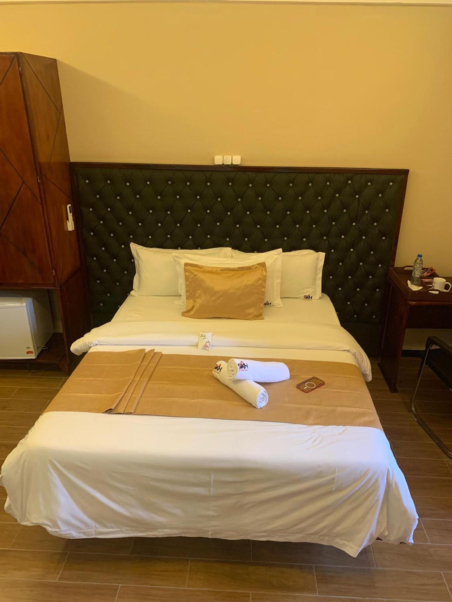 Sky Kenako Hotel คริบี ภายนอก รูปภาพ